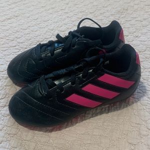 LIKE NEW!! Soccer Cleats and Shin Guards. Never played in!!!